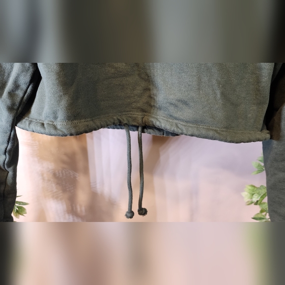 Zara - (M) Hooded Crop Sweater - Picture 2 of 6